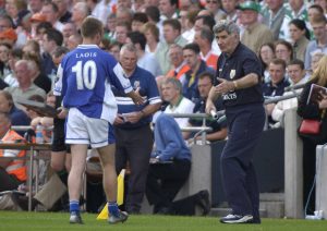 Mick O'Dwyer shakes hands with Ross Munnelly as he is substituted