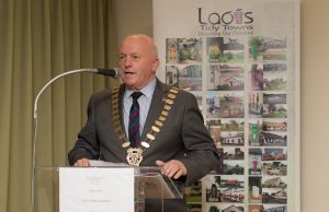Cathaoirleach of LCC Tom Mulhall pressed not to shake US President's hand Picture: Alf Harvey/HRPhoto.ie