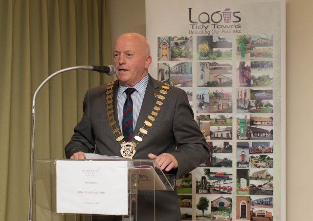 Cathaoirleach of LCC Tom Mulhall pressed not to shake US President's hand Picture: Alf Harvey/HRPhoto.ie