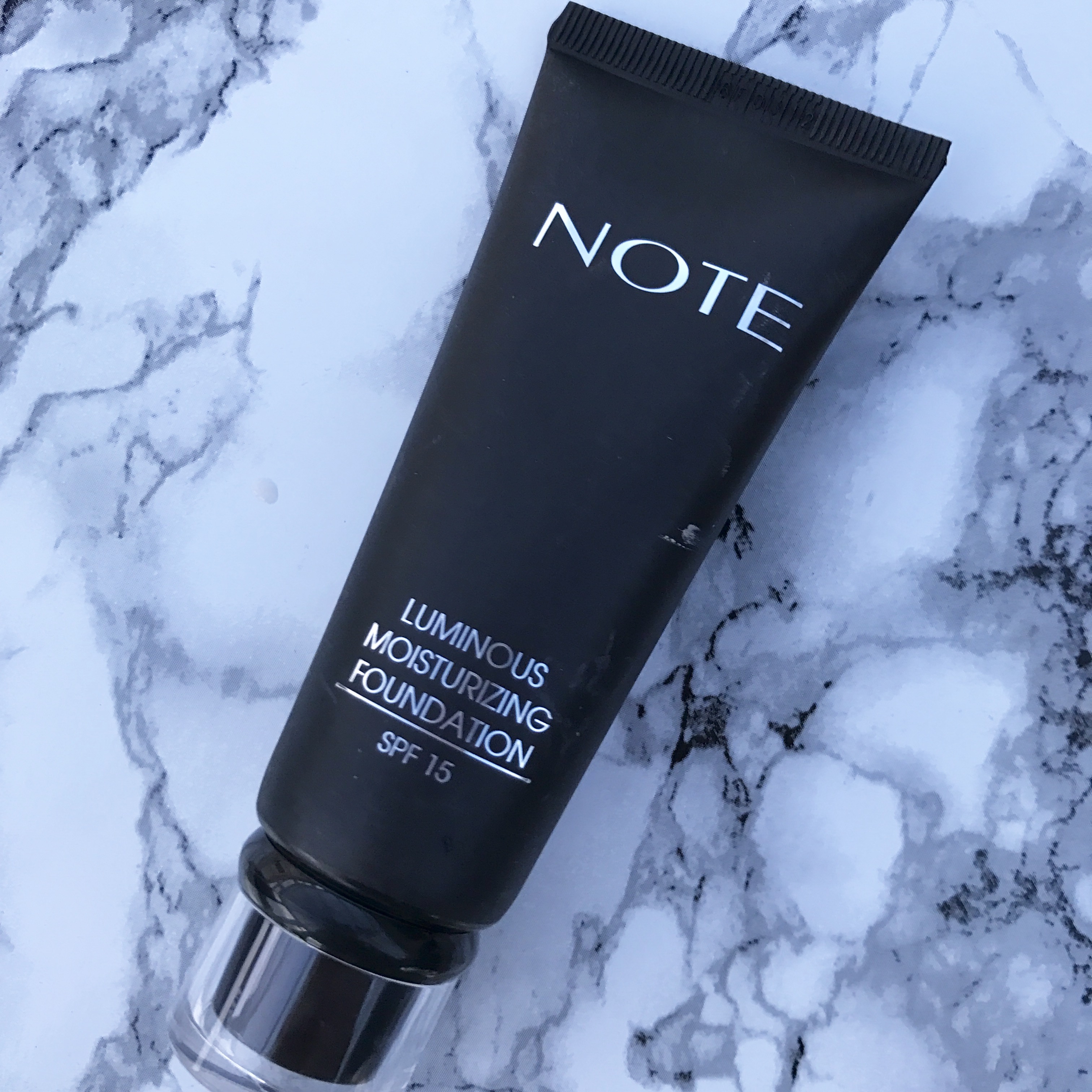note luminous moisturizing foundation review