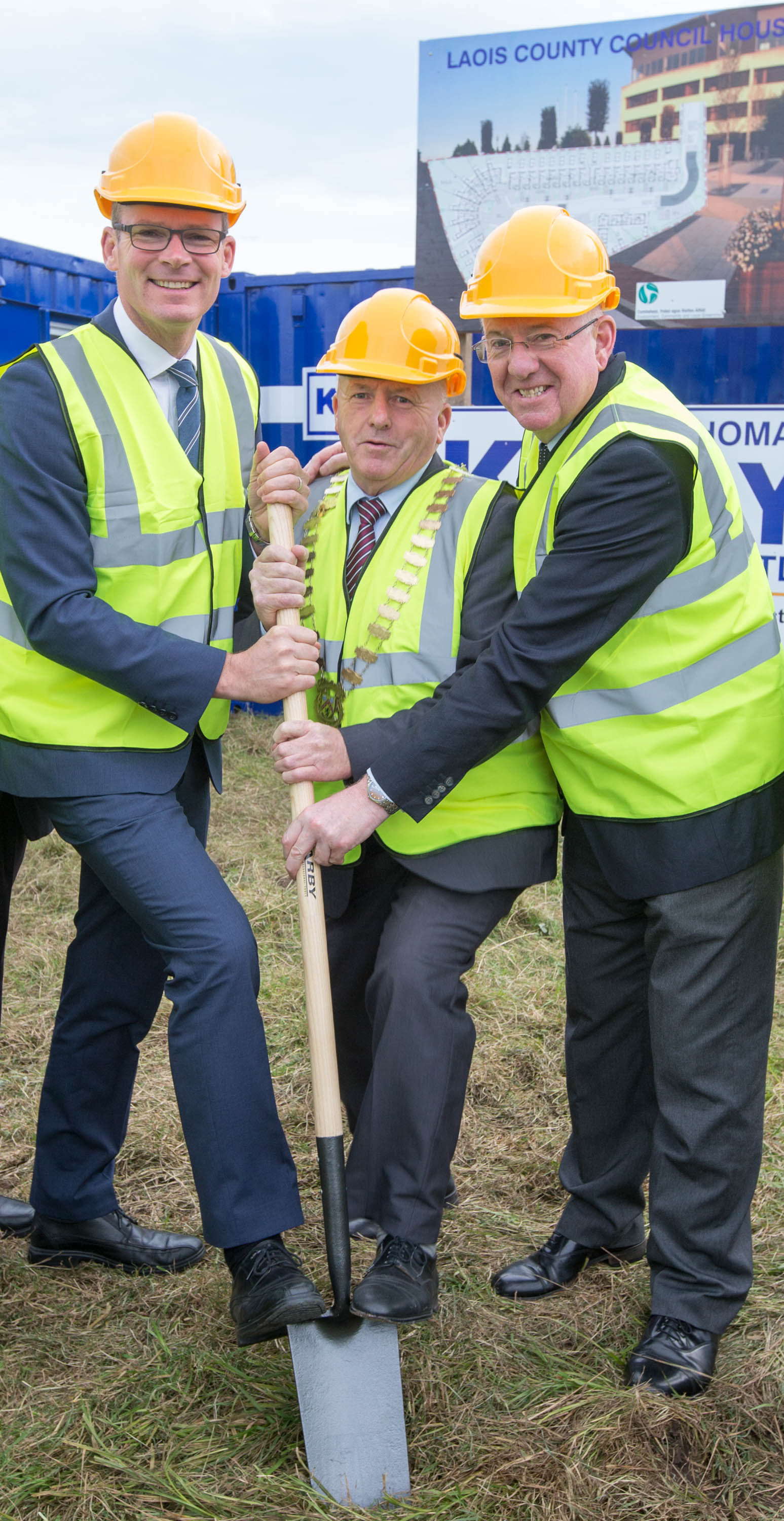 Minister for Housing, Planning, Community and Local Government Simon Coveney TD; Cathaoirleach of LCC Tom Mulhall and Minister for Foreign Affairs Charlie Flanagan TD at the sod turning for Conniberry Way, Old Knockmay Road, Portlaoise where Thomas Kelly & Sons Ltd. will construct 33 houses for the Laois County Council Housing Programme. Work begins at the end of October 2016 and will take 18 months to complete. Pictures: Alf Harvey/HRPhoto.ie