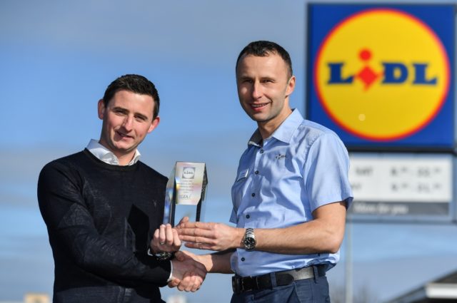 Laois manager Kevin Doogue, left, is presented with the Lidl / Irish Daily Star Ladies Football Manager of the Month award for February by Tomasz Szadkowski, Deputy Store Manager, Lidl Portlaoise, at the Lidl Store in Portlaoise