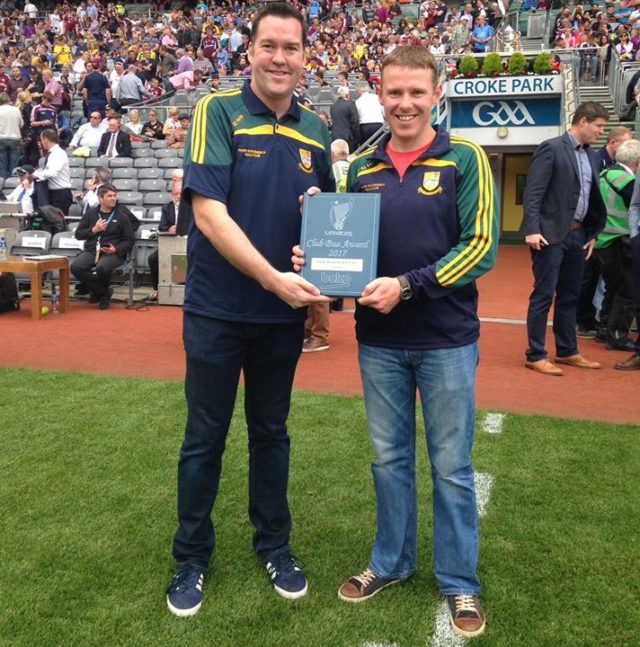 Chairman John Kelly and PRO Brian Ramsbottom collect the Leinster GAA Beko Club Bua Award