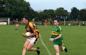 Mark Dowling wins possession for Camross tonight in their draw with Park-Ratheniska
