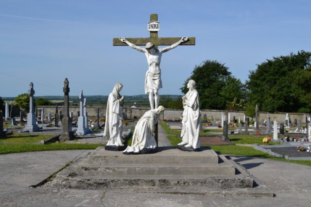 Footpath updates called on for Raheen Cemetery