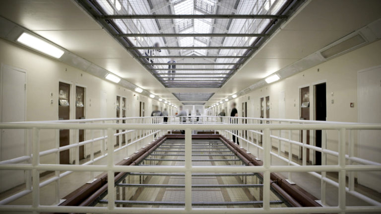 portlaoise prison visit phone number