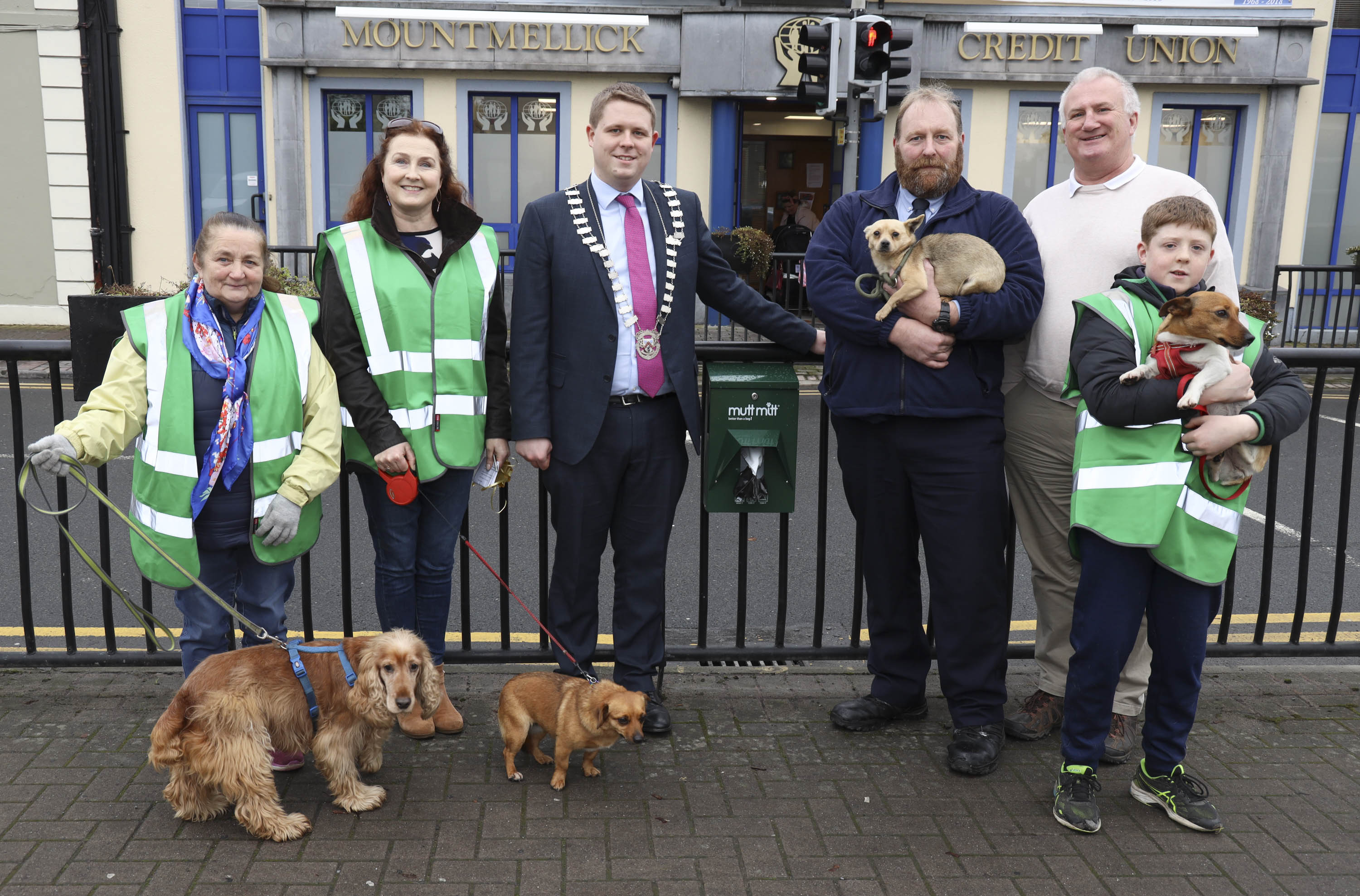 Mountmellick Tidy Towns launch 'Mutt Mitts' in partnership with Laois  County Council - Laois Today