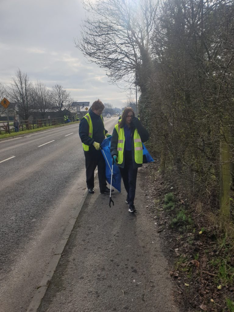 In Pictures Portlaoise College collaborate with Tidy Towns in campaign