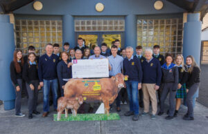 2022-09-16 - Clonaslee Cheque Preentation-8708
