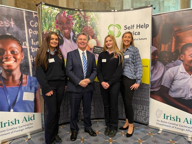 Sarah Phelan (r), Doireann O’Connor (l) and Tara Walsh with Min. Fleming in Iveagh House