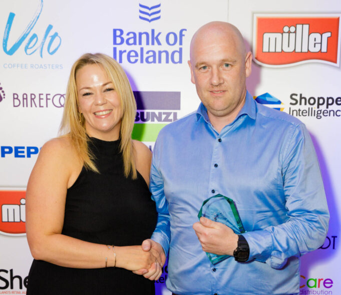 Nikki Murran, director of Grocery Retail, Excel Recruitment, presents the Cash and Carry Manager of the Year Award to Keith Browne, 4 Aces Wholesale, Portlaoise, Co. Laois, at the ShelfLife Grocery Management Awards 2023