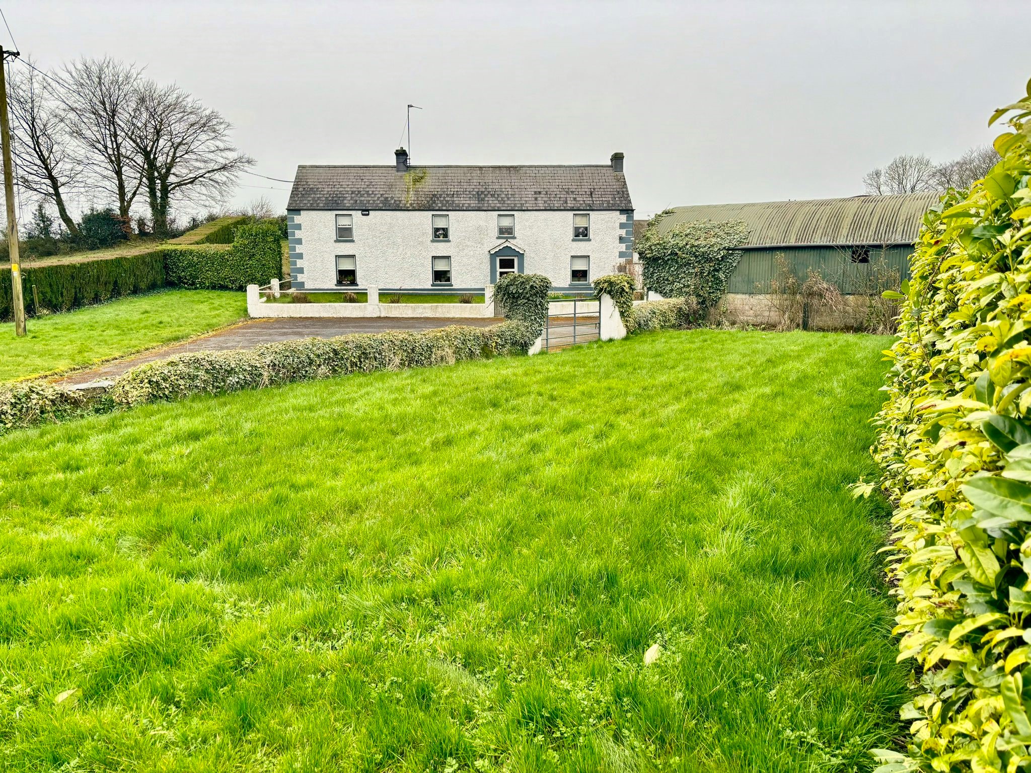 3 bed farmhouse in a farmyard setting at Raggetstown, Ballinakill, Co Laois for sale with Hennessy Auctioneers