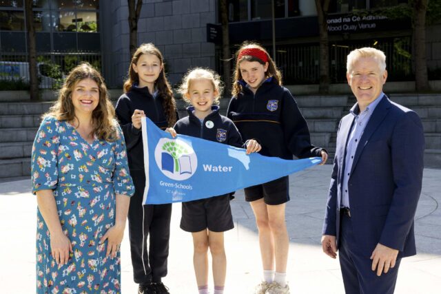 Students from Scoil Mhuire, Abbeyleix pictured with Joanne Scott